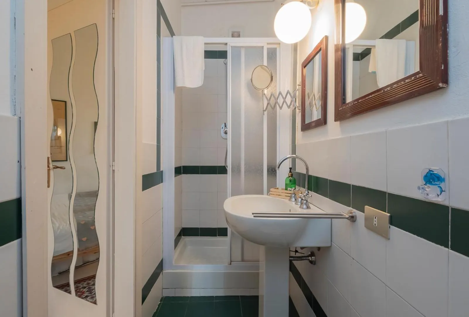 Xenia Apartments - Luminous Studio At Navigli Tram Theme Milan